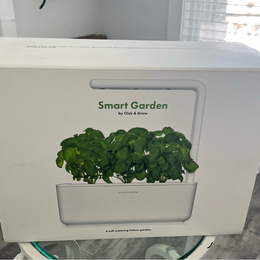 Click & Grow Smart Garden - Basil